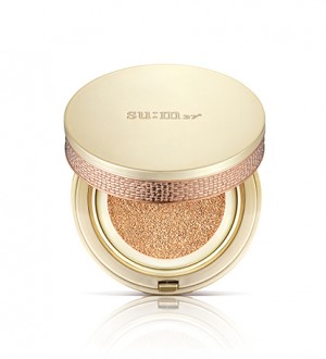 Phấn nước trang điểm và ngăn ngừa lão hoá da Su:m37 Secret Essence Cushion.