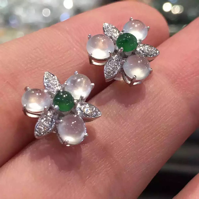 Khuyên tai phỉ thuý trắng 254