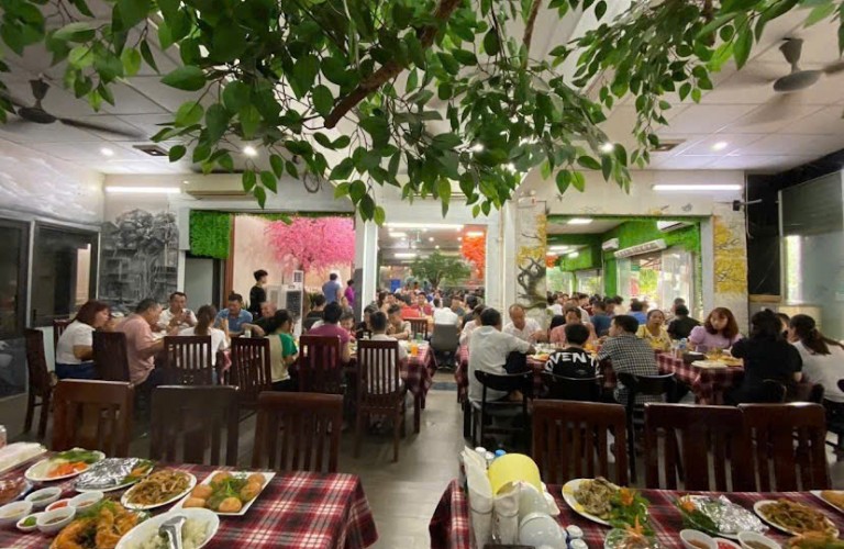 Nhà Hàng Cây Sung